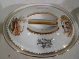 une assiette avec un manche en bois et un bol avec un couvercle