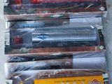 Plusieurs types de brosses à dents sont emballés dans des sachets en plastique