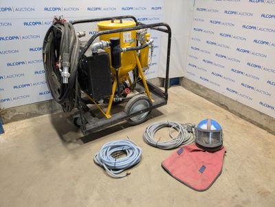 une machine posée sur le sol d'une pièce