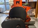 a machine that is sitting on the floor in a room