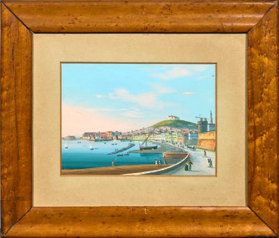 tableau représentant une vue d'un port avec des bateaux sur l'eau et une ville au loin