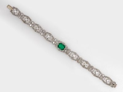 un bracelet d'émeraudes et de diamants