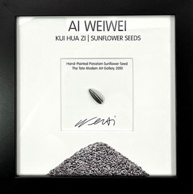 AI WEIWEI 'Sunflower Seed' Sculpture Peinte à la Main Encadr…