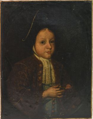 portrait d'un jeune garçon vêtu d'un manteau marron et tenant une fleur
