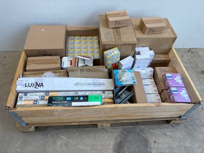 Contenu de la palette en ampoules, Néons et spots divers et …