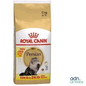 un gros plan d'un sac de nourriture pour chat sur fond blanc