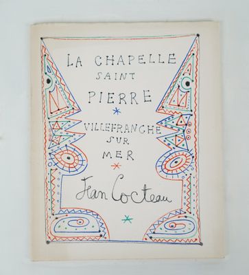un dessin sur le mur d'une pièce, sur lequel figure une citation