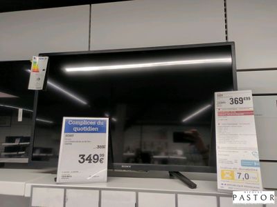 une photo d'un téléviseur exposé dans un magasin
