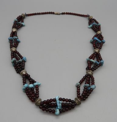 Collier inspiration indienne composé de perles rouge, métall…