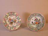paire d'assiettes en porcelaine chinoise ornées d'oiseaux et de fleurs