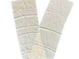 deux feuilles de papier blanc sur lesquelles sont inscrits les mots « art flow »