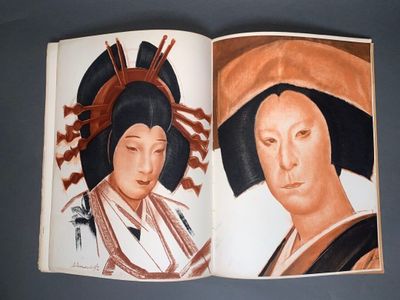 un livre ouvert sur lequel figure l'image d'une femme et d'un homme