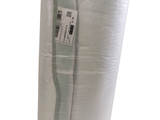un sac de papier toilette blanc emballé dans du plastique