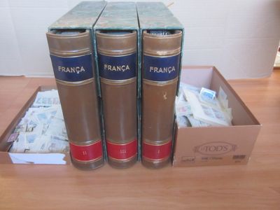 Trois classeurs avec étuis (bonne qualité) TP de France neuf… - Photo 1