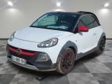 la photo d'une petite voiture blanche garée dans un garage