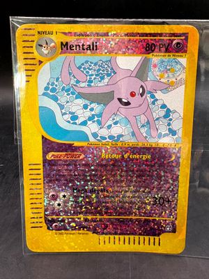 une carte sur laquelle figure l'image d'un personnage Pokémon rose