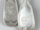 two spoons that are sitting next to each other