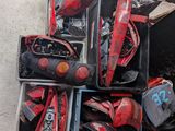 une pile composée de nombreux types de pièces de moto