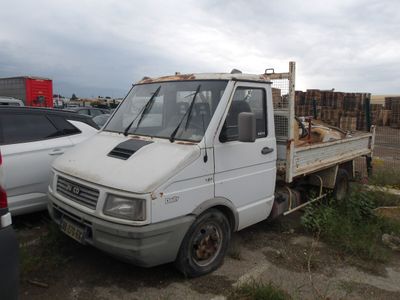 IVECO DAILY 2.5D BENNE NON ROULANT - Genre : CTTE - Carrosse…