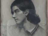 portrait d'une femme de profil, la tête tournée vers la droite