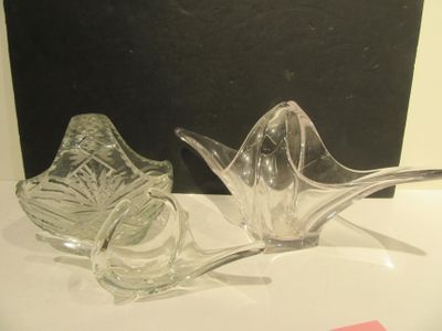 two glass birds that are sitting on a table