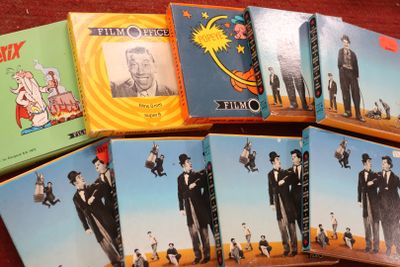 un grand nombre de livres posés sur une table
