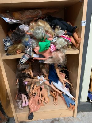 Lot de Barbies et divers