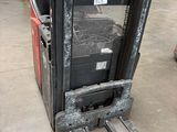 une photo d'un chariot élévateur équipé d'une porte