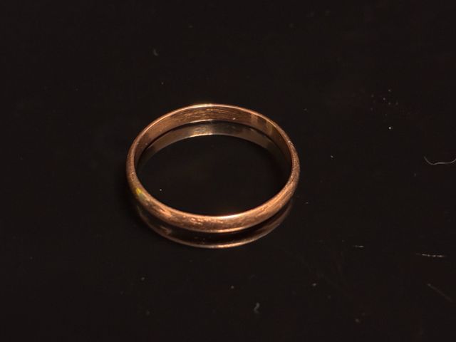 Alliance en or 18 carats 750 millièmes. En règle (non poinçonnée)...