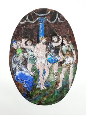 une photo d'un tableau représentant un groupe de personnes sur une assiette