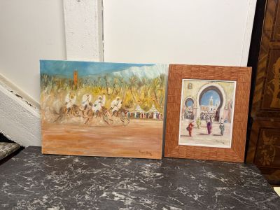 deux tableaux posés l'un à côté de l'autre sur la table
