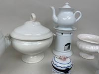Lot comprenant diverses pièces en porcelaine et faïence blan… (photo 3)