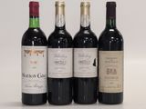 quatre bouteilles de vin sont alignées sur une surface blanche
