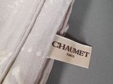 the label on the top of a white shirt that says chaumet paris