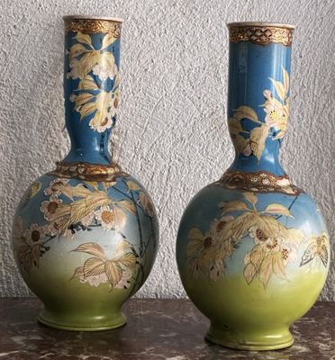 CHINE MODERNE Paire de vases de forme boule à long col en cé…