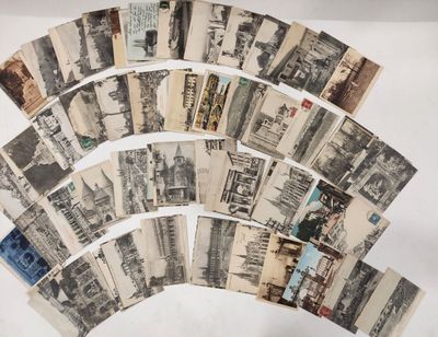 de nombreuses cartes postales anciennes sur un fond blanc