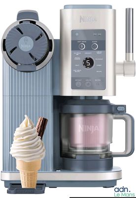 un cornet de glace posé à côté d'une cafetière