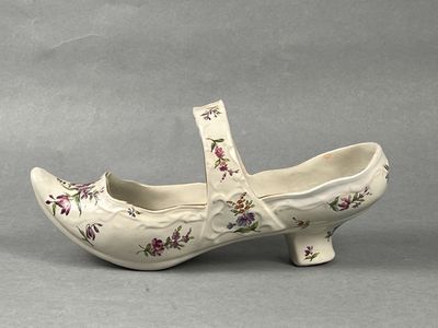 Emile GALLE (Lorraine). Etonnant sabot fleuri à bride, en fa… - Photo 1