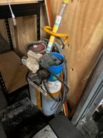 Sur désignation à 69100 VILLEURBANNE: 2 Crics de levage, pet… (photo 2)