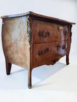 Commode en bois et bois de placage galbée sur trois faces. (photo 3)
