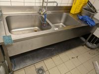 Grande plonge en inox à 2 bacs, 1 égouttoir avec dosseret, p… (photo 2)