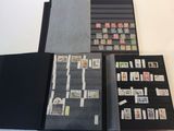 Plusieurs types de timbres sont présentés dans un classeur