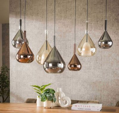Suspension 7 lampes , en verre ambré, cuivré et chromé, Dime…