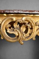 Console en bois sculpté, ajouré et doré. (photo 3)