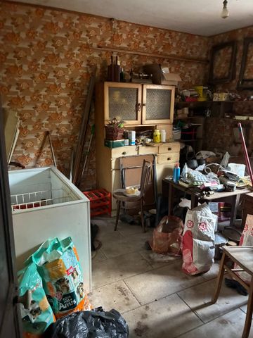 Suite succession vacante, entier mobilier d’une maison sur la com...