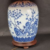 Lampe à poser en porcelaine émaillée bleu blanc à décor de r… (photo 2)