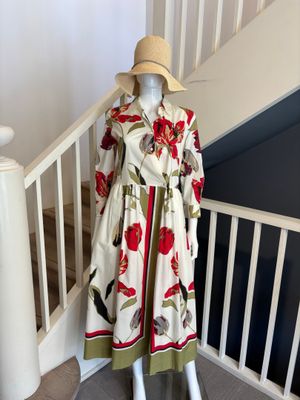 une image représentant un mannequin vêtu d'une robe et d'un chapeau