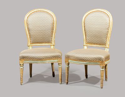 paire de chaises d'appoint de style Louis XVI