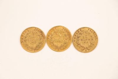 three gold coins, one of which is a sovereign and one of which is a sovereign