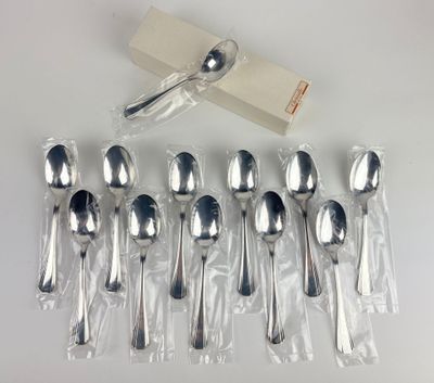 a lot of spoons that are sitting on a table